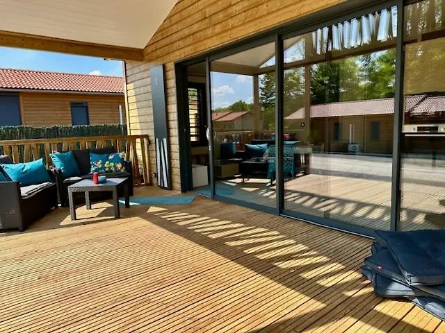 Le Chalet De La Presquile